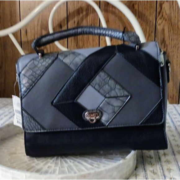 Adrienne Vittadini Designer Purse, Shoulder Bag, Crossbody Bag - Picture 9 of 16